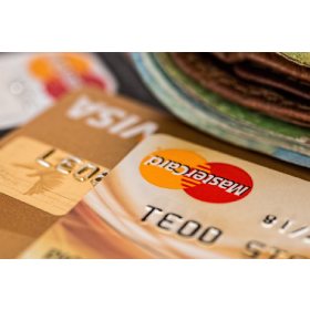 【理財專知】LINE Pay再推信用卡平台！首波「7間銀行」享點數、現金回饋