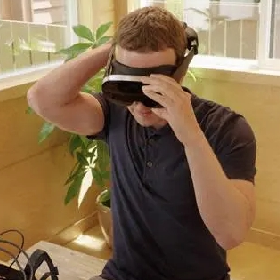 【快訊】Meta VR頭盔曝光啦！遭人遺忘飯店房間 外觀長這樣