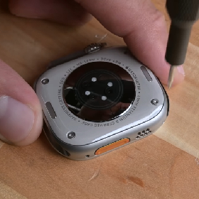 【快訊】Apple Watch Ultra歷代最好維修？專業團隊拆解影片曝光