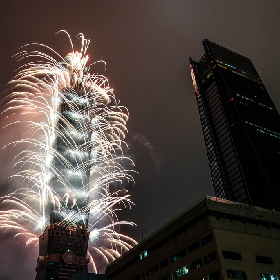 【快訊】2023倒數中！Google搜這關鍵字噴出繽紛彩紙雨