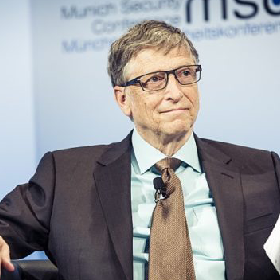 【快訊】不用蘋果iPhone！比爾蓋茲新手機是「它」