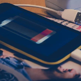 【快訊】手機續航力誰最佳！最新榜單看這裡