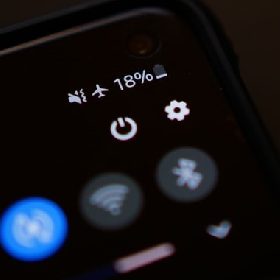 【快訊】各品牌手機拚快充！三星傳電池進化 容量將增10%