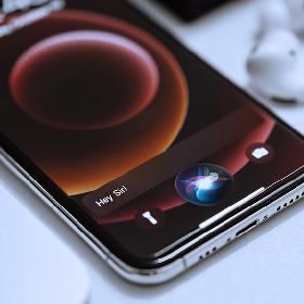 【快訊】贏不了 ChatGPT ？傳蘋果員工看衰 Siri 「可能沒下一代」