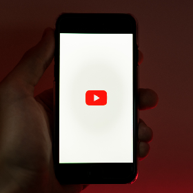 【快訊】就是要你買會員？YouTube 預告加入「無法跳過」 30 秒廣告