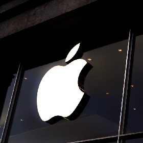 【快訊】不加入摺疊機戰爭？蘋果新專利「卷軸iPhone」曝光