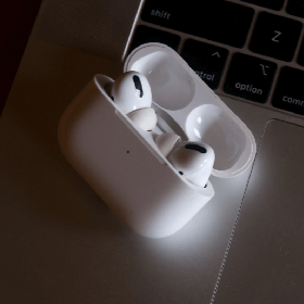 【快訊】充電盒變成身上飾品？蘋果最新專利曝光