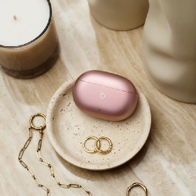 【快訊】搶攻芭比粉紅商機？蘋果官網悄上架「粉紅耳機」