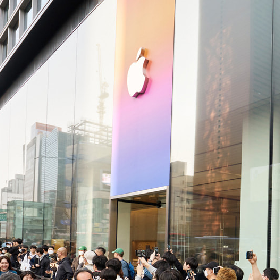 【快訊】iPhone 15 Pro「沾指紋就變色」?恢復方法看這裡