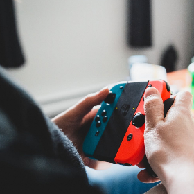 【快訊】Switch 2採用三星OLED？傳發表時間變更早