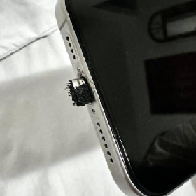 【快訊】男放iPhone 15整夜充電！充電線融化還被燒傷手