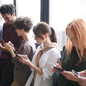 【快訊】續航力冠軍是它！2023手機續航15強榜單出爐