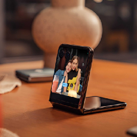 【快訊】Moto Razr 2024手機渲染圖流出！傳效能續航大升級