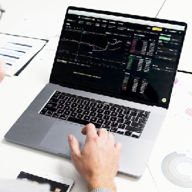 【理財專知】台股封關衝上萬八 股民平均賺近百萬