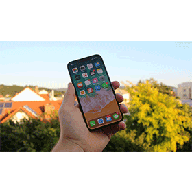 【手機專知】iPhone螢幕亮度如何調到最暗？iOS隱藏技巧教學