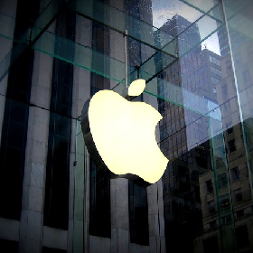 【快訊】全螢幕 iPhone 什麼時候登場？分析師：最快2026年