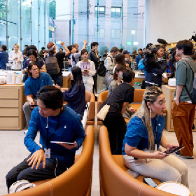 【快訊】新一代AirPods將搭載相機？郭明錤：還能結合Vision Pro