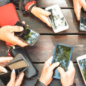 【快訊】手機續航15強新榜單出爐！２款熱門旗艦手機跌出榜