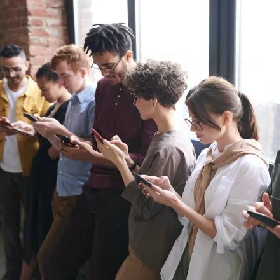 【快訊】該買 AI 手機嗎？研調曝最佳買點