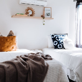 【快訊】冷氣「出門別關」更省電 台電副總批假消息