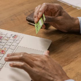 【理財專知】台人平均每戶持有4張信用卡！年輕人半年交易金額破111萬