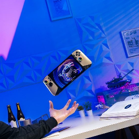 【快訊】微星MSI Claw 8 AI+遊戲掌機來了