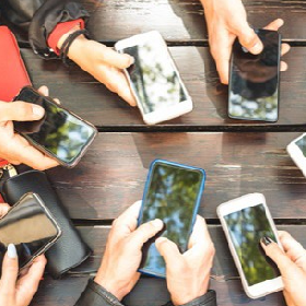 【快訊】年度最強手機是誰？iPhone 16連４強都沒