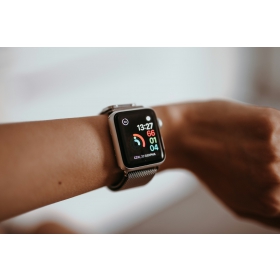 【快訊】Apple Watch 新AI模型突破：用「行為數據」預測健康狀況更準確！