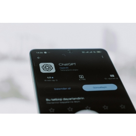 【快訊】全球 AI 排行榜：ChatGPT 稱霸、Google 急起直追！？