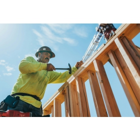 【快訊】AI教父黃仁勳：未來最搶手的不是工程師，而是水電工