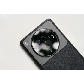 【快訊】小米 17 Ultra 外觀曝光！經典圓形相機模組、攝影套件超專業？！