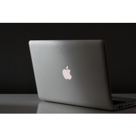 【快訊】MacBook Pro 傳今年可能推出 2 代？M6 提前登場，果粉該等嗎？