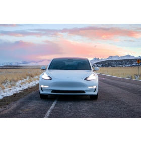 【快訊】Tesla 宣布停產 Model S 與 Model X：未來押注 Optimus 機器人？