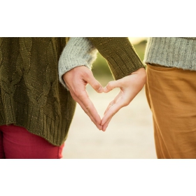 【快訊】2026情人節揭秘 10大「不踩雷」3C清單 夾耳式耳機成韓劇穿搭新寵