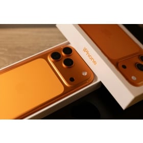 【快訊】iPhone 18 Pro Max 厚度、重量洩漏？傳捨棄輕薄，追求續航與相機