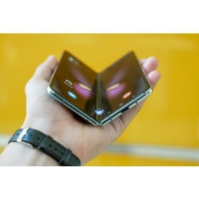 【快訊】蘋果摺疊 iPhone 會登場？展開像 iPad、支援雙 App 多工操作