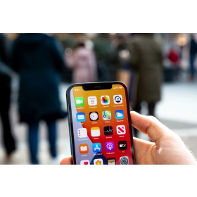 【快訊】Apple 拚 AI 翻身！新版 Siri 傳可一次聽懂多個指令，最快 6 月亮相