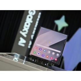 【快訊】三星 Galaxy Z Fold 8 Wide 爆料：更寬、更薄，摺疊手機變「小平板」？