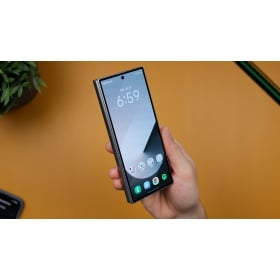 【快訊】iPhone Ultra 摺疊機保護殼曝光？雙鏡頭、超薄機身與 Touch ID 成焦點