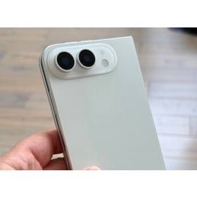 【快訊】Apple 摺疊 iPhone 長這樣？國外模型機曝光帶來最新線索