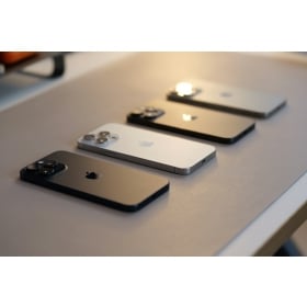 【快訊】iPhone 摺疊機登場訊號？傳聞三星已開始量產該機 OLED 面板
