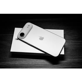 【快訊】iPhone Air 2 有望升級雙鏡頭？縮小 Face ID 騰空間，鈦金屬機身